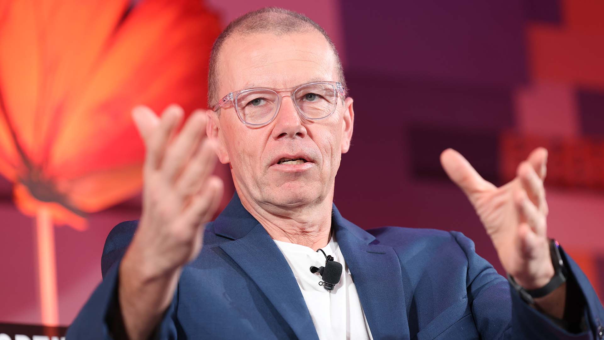 How GONG Owns Certainty While Selling Intelligence